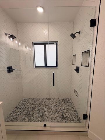 8932 NW 149th Terrace na, Miami Lakes, FL 33018