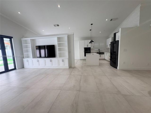8932 NW 149th Terrace na, Miami Lakes, FL 33018