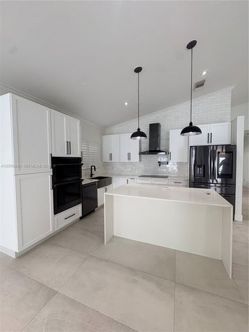 8932 NW 149th Terrace na, Miami Lakes, FL 33018