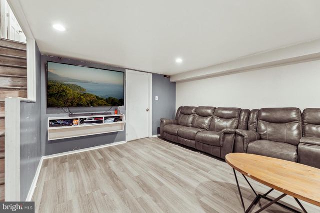 1809 FOX CHASE RD, Philadelphia, PA 19152