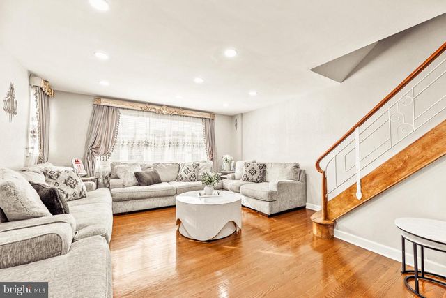 1809 FOX CHASE RD, Philadelphia, PA 19152