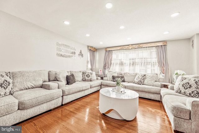 1809 FOX CHASE RD, Philadelphia, PA 19152