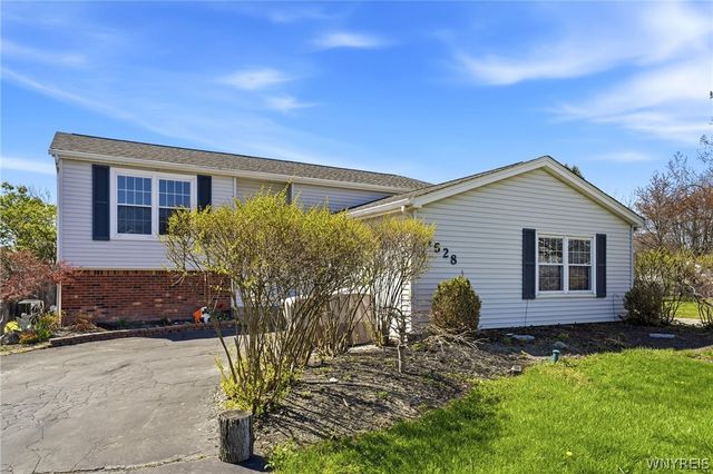 4528 Roundtree Road, Hamburg, NY 14075