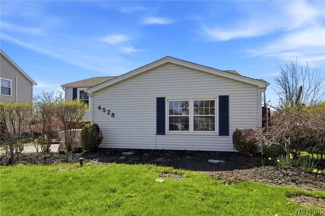 4528 Roundtree Road, Hamburg, NY 14075