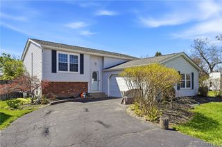4528 Roundtree Road, Hamburg, NY 14075