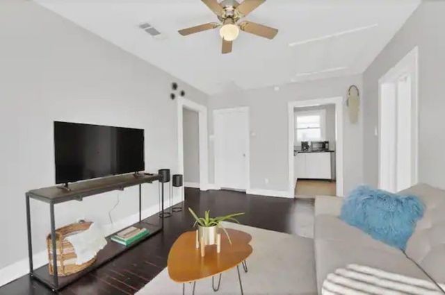 1135 Woodland Street B, Houston, TX 77009