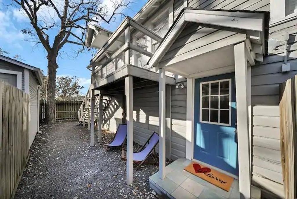 1135 Woodland Street B, Houston, TX 77009