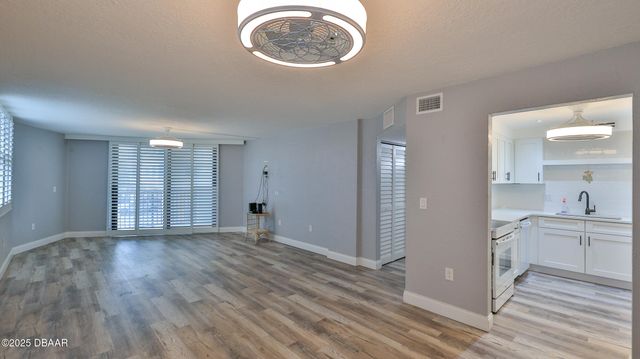 1415 Ocean Shore Blvd Apt 211, Ormond Beach, FL 32176