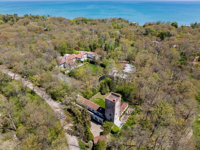 51 S Mayflower Road, Lake Forest, IL 60045