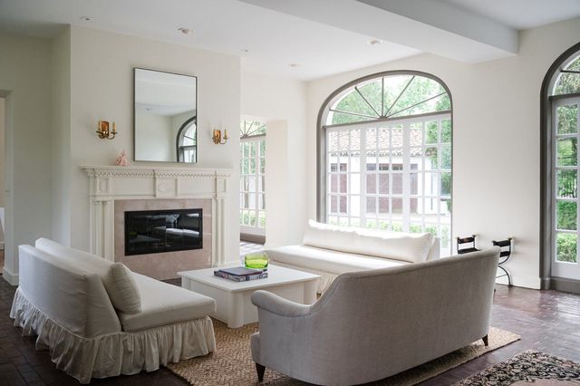 51 S Mayflower Road, Lake Forest, IL 60045