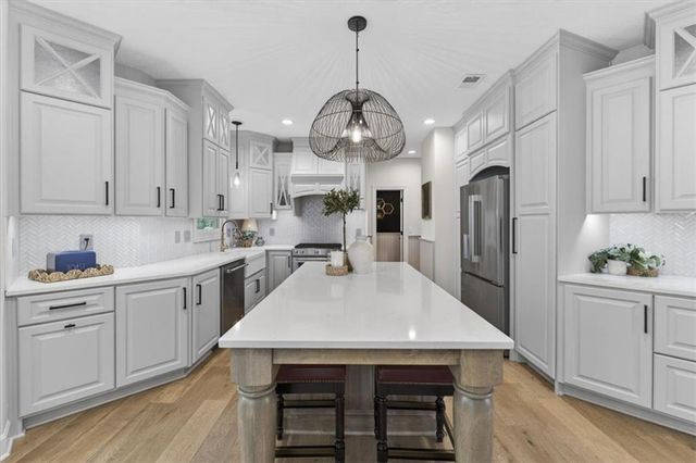 15230 Fontana Street, Leawood, KS 66224
