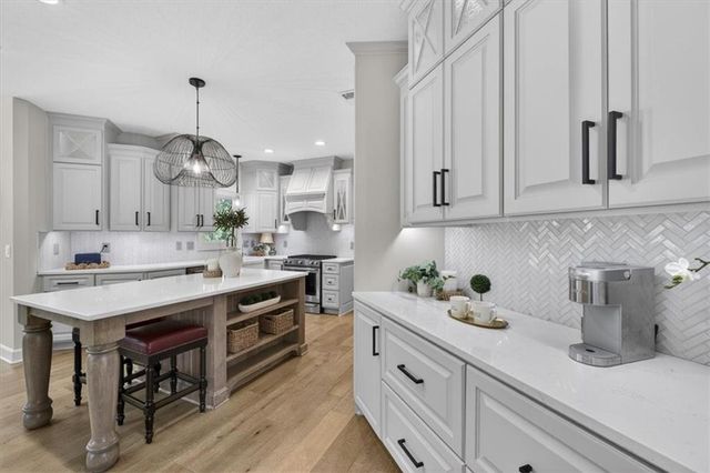 15230 Fontana Street, Leawood, KS 66224