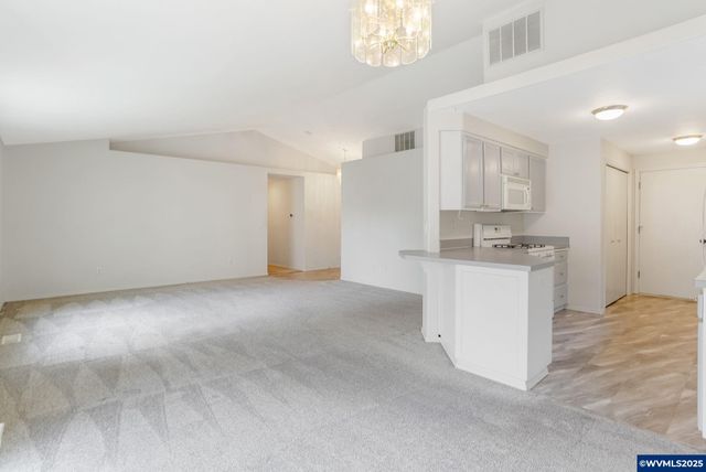 4810 Bonanza Dr NE, Salem, OR 97305