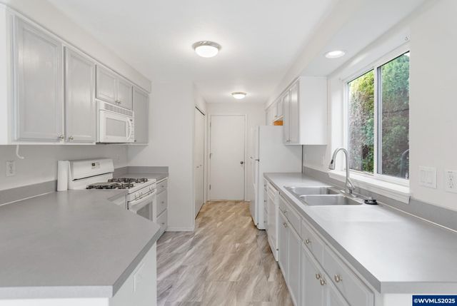 4810 Bonanza Dr NE, Salem, OR 97305