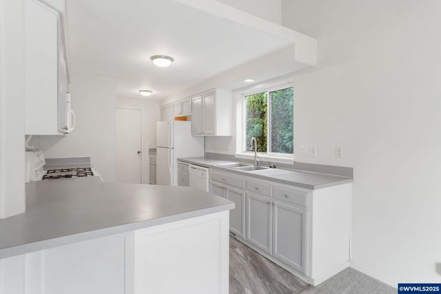 4810 Bonanza Dr NE, Salem, OR 97305