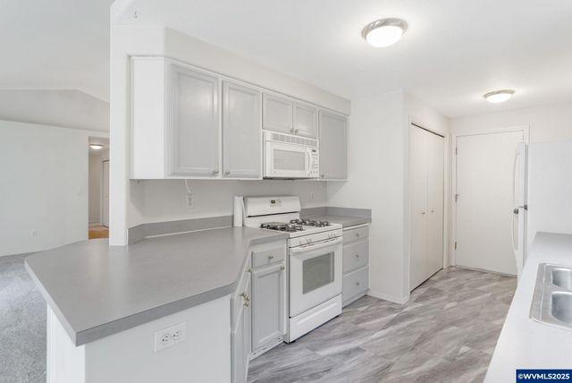 4810 Bonanza Dr NE, Salem, OR 97305