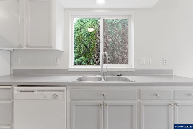 4810 Bonanza Dr NE, Salem, OR 97305