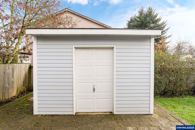 4810 Bonanza Dr NE, Salem, OR 97305