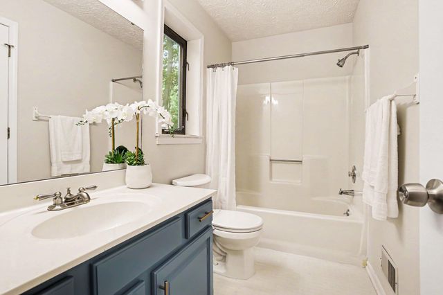 337 Horseshoe Court, Plainwell, MI 49080
