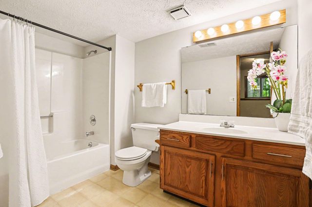 337 Horseshoe Court, Plainwell, MI 49080