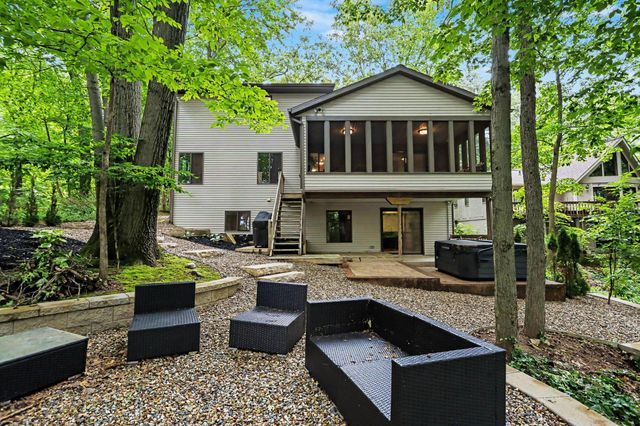 337 Horseshoe Court, Plainwell, MI 49080