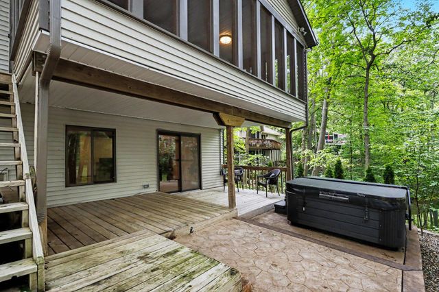 337 Horseshoe Court, Plainwell, MI 49080