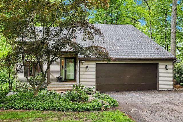 337 Horseshoe Court, Plainwell, MI 49080