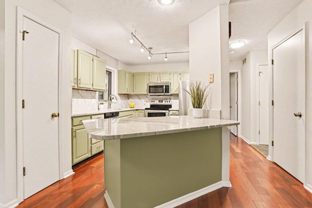 337 Horseshoe Court, Plainwell, MI 49080
