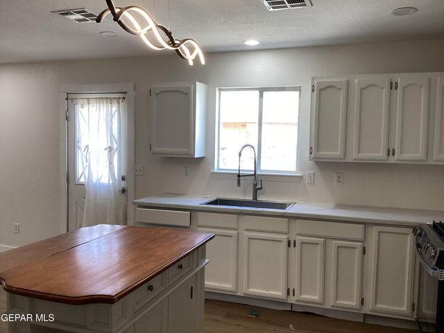 12472 SOMBRA FUERTE Drive, El Paso, TX 79938