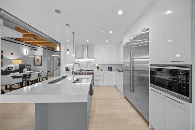 223 W LAKE Street 3N, Chicago, IL 60606