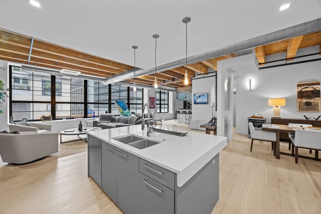 223 W LAKE Street 3N, Chicago, IL 60606