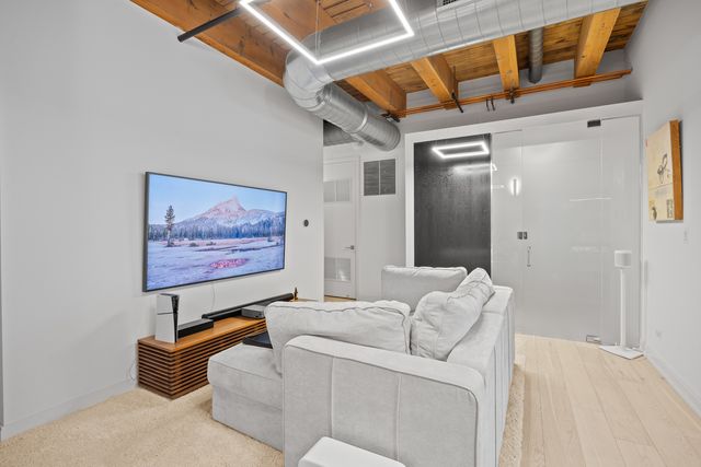 223 W LAKE Street 3N, Chicago, IL 60606