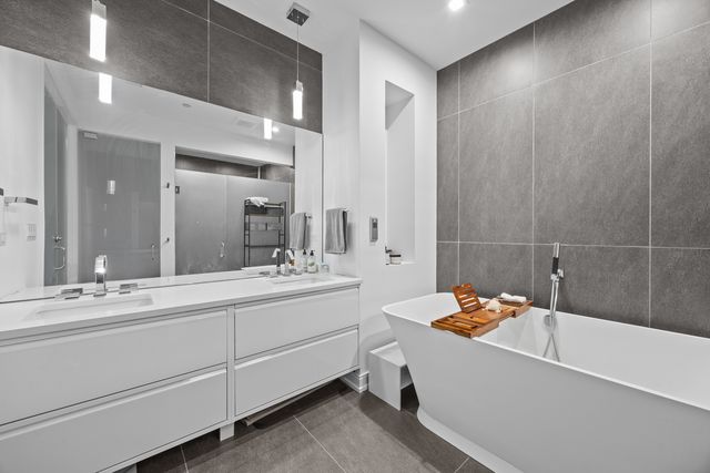 223 W LAKE Street 3N, Chicago, IL 60606