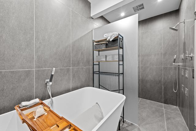 223 W LAKE Street 3N, Chicago, IL 60606