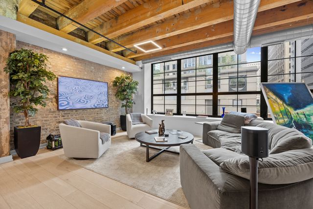 223 W LAKE Street 3N, Chicago, IL 60606