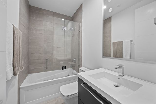223 W LAKE Street 3N, Chicago, IL 60606