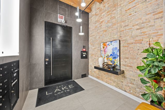 223 W LAKE Street 3N, Chicago, IL 60606