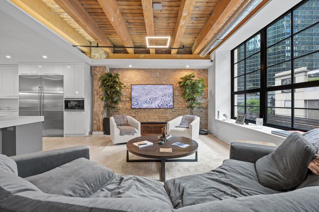 223 W LAKE Street 3N, Chicago, IL 60606