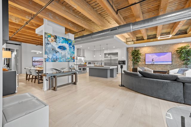 223 W LAKE Street 3N, Chicago, IL 60606