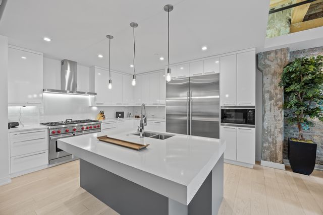 223 W LAKE Street 3N, Chicago, IL 60606