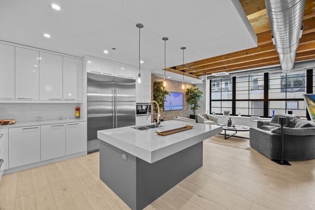 223 W LAKE Street 3N, Chicago, IL 60606