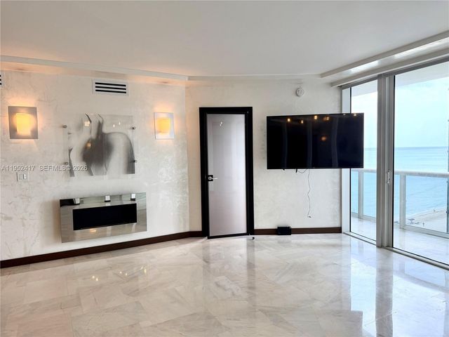 17201 Collins Ave+den 1403 1403, Sunny Isles Beach, FL 33160