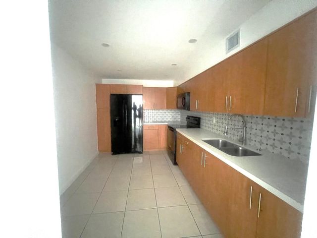 7000 NW 186th Street 4-325, Hialeah, FL 33015