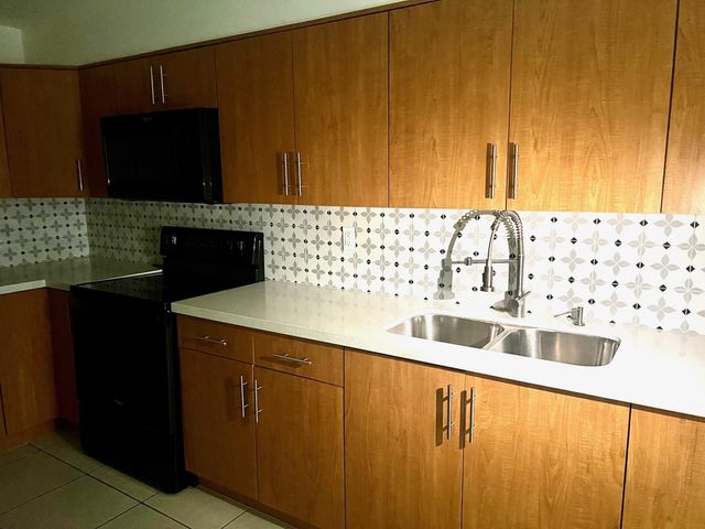 7000 NW 186th Street 4-325, Hialeah, FL 33015