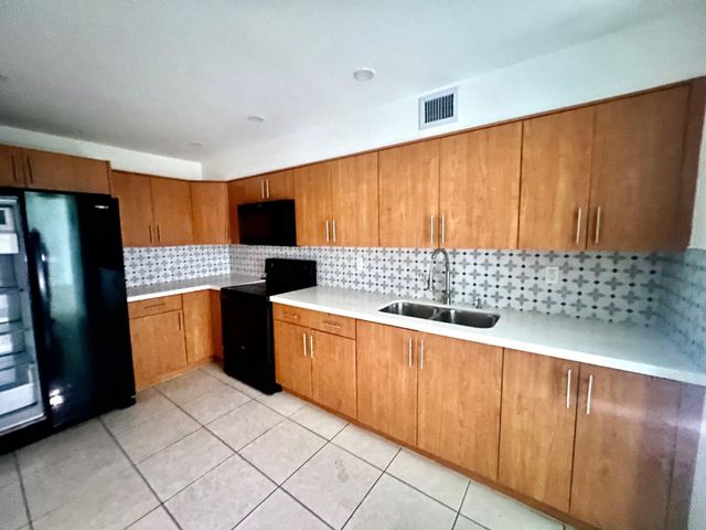 7000 NW 186th Street 4-325, Hialeah, FL 33015