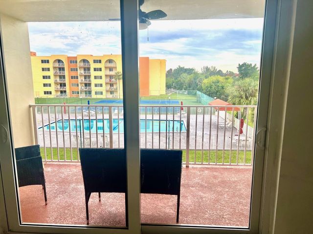 7000 NW 186th Street 4-325, Hialeah, FL 33015
