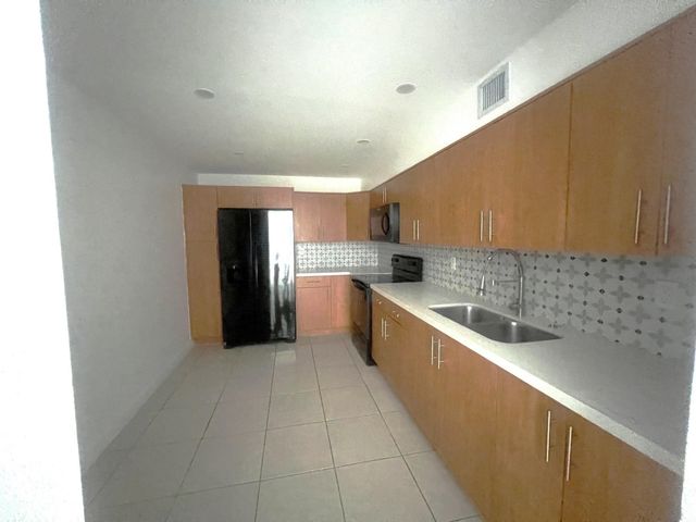 7000 NW 186th Street 4-325, Hialeah, FL 33015