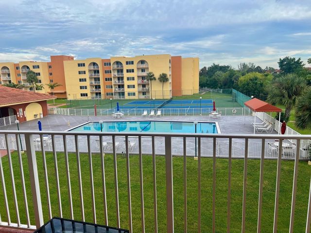 7000 NW 186th Street 4-325, Hialeah, FL 33015