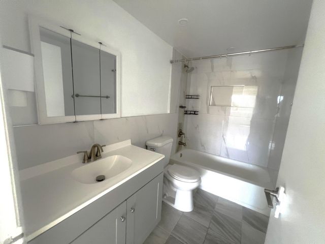 7000 NW 186th Street 4-325, Hialeah, FL 33015