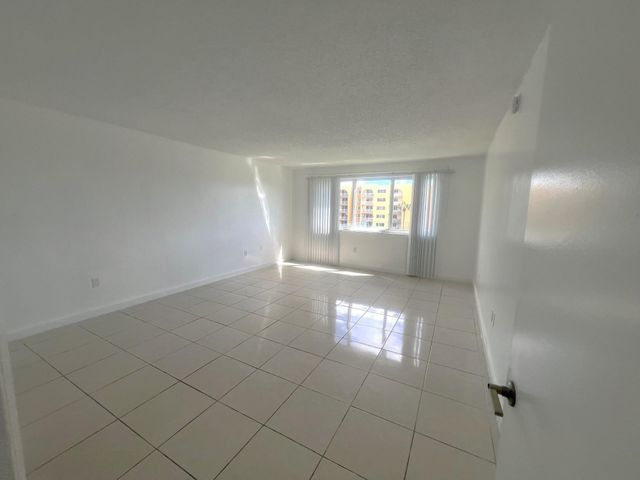 7000 NW 186th Street 4-325, Hialeah, FL 33015